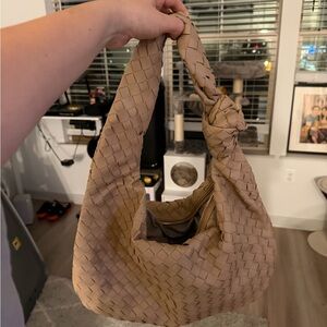 Urban Expressions tan woven shoulder bag